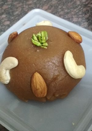 A picture of Aate (wheat flour) ka halwa.