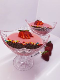 عکسی از دستور پودینگ توت فرنگی🥰