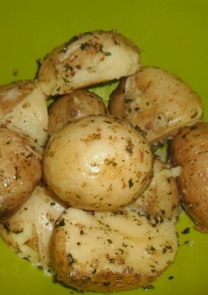 A picture of Potatoes with herbs.