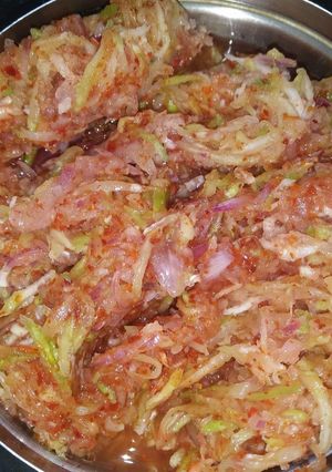 A picture of Raw mango chutney.