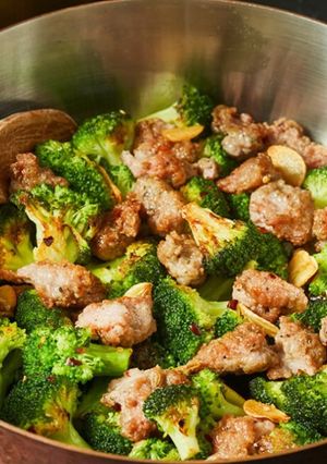 A picture of Keto Spicy Italian Sausage and Broccoli.