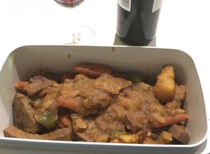 Una foto de Res en Vino y Vegetales