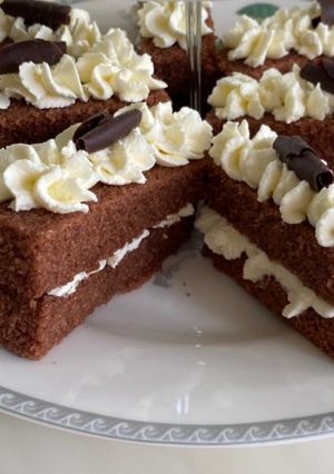 A picture of Chocolate semolina mini cakes.