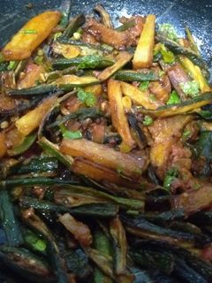 ફ્રાઇડ આલૂ ભીંડી સબ્જી(fried alu bhindi sabji in Gujarati) રેસીપી મુખ્ય ફોટો