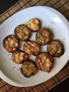 Una foto de Minipizzas de berenjena 🍆🍕