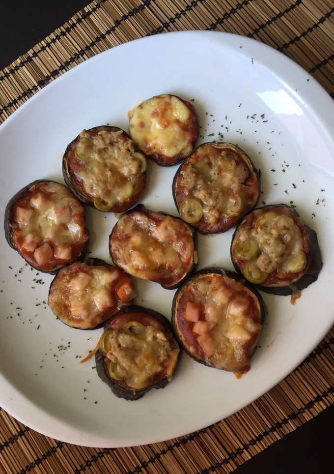 Una foto de Minipizzas de berenjena 🍆🍕