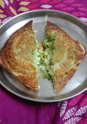 A picture of Paneer mix veg sandwich.