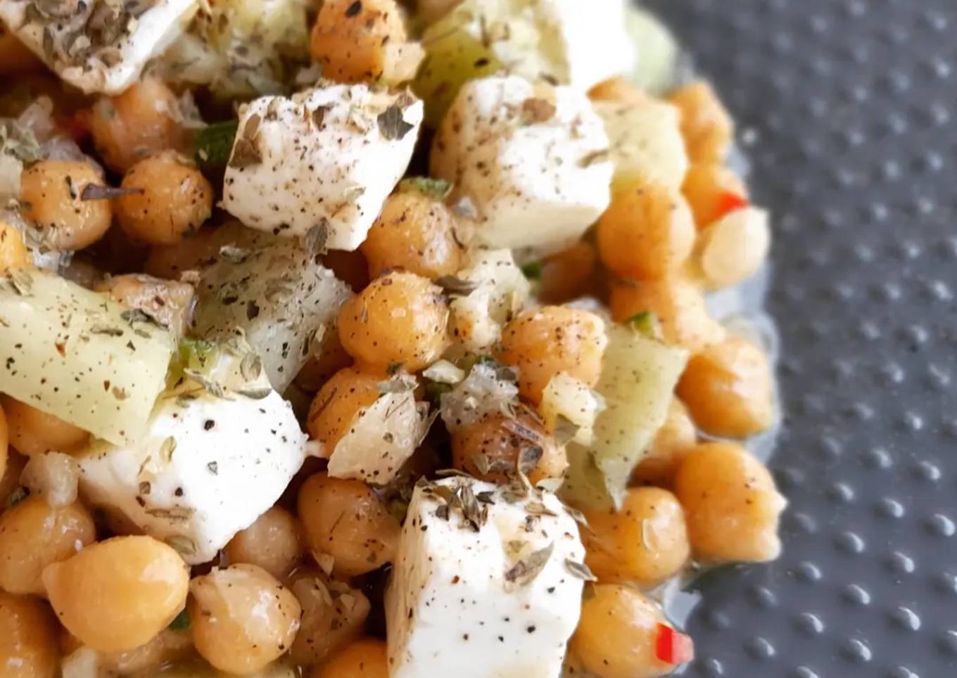 Ensalada de garbanzos y queso feta