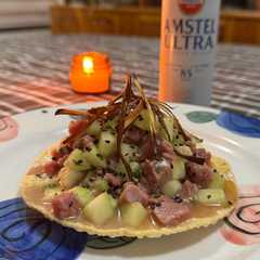 Una foto de Tostadas de atún fresco