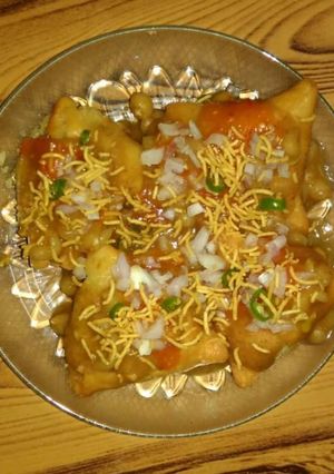 A picture of Samosa Chaat.