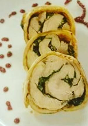 A picture of Deboned whole chicken in Pizza.