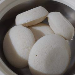 A picture of Rice Idli.