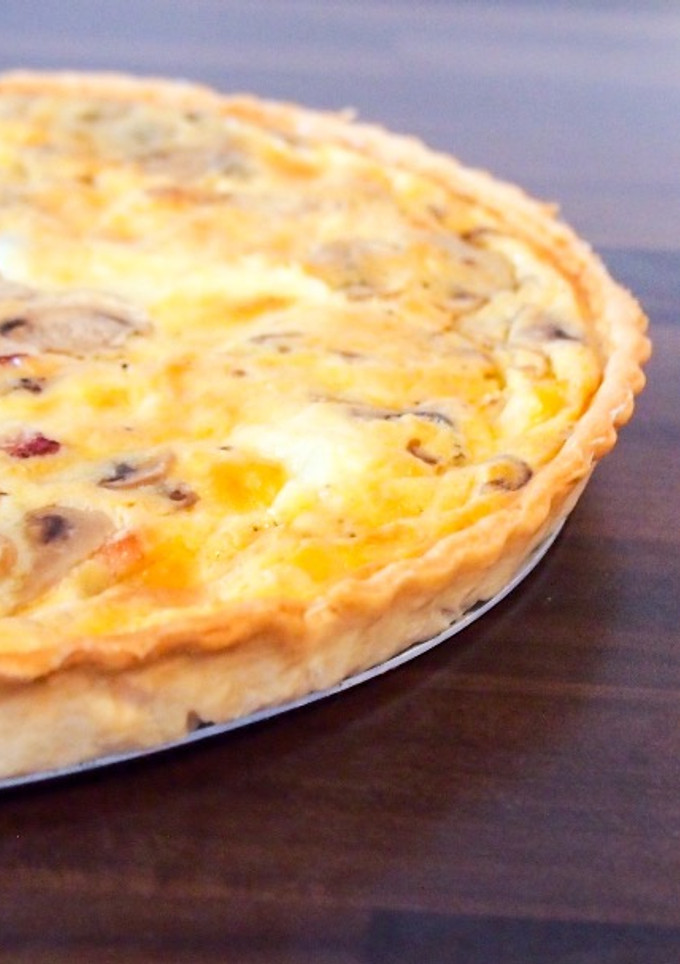 Una foto de Quiche Lorraine de champiñones, mozzarella y beicon