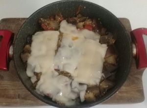 Una foto de Berenjenas asadas con queso