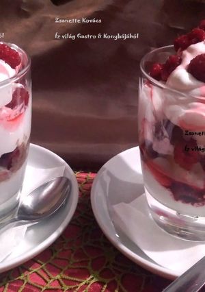 Nyári hűsítő pohárdesszert recept fotója