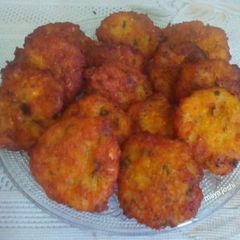 A picture of Paneer, aloo bread tikki.