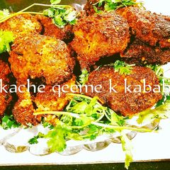 A picture of Kache qeeme k kabab.