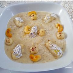 A picture of Anguri in kaju makhana greavy.