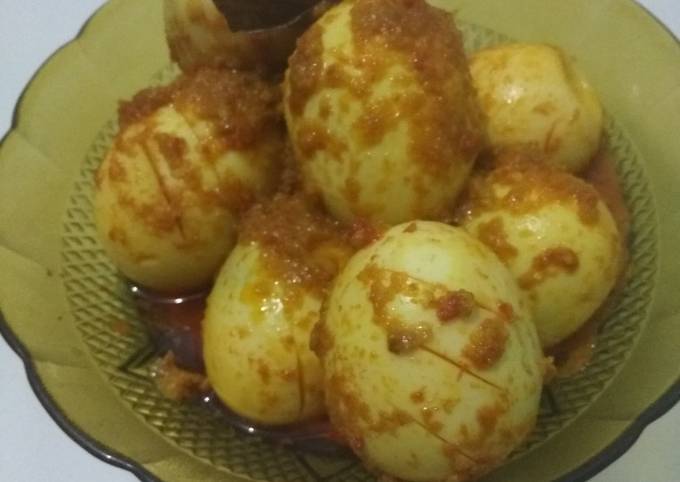 Bagaimana Menyiapkan Telor bumbu kuning yang Lezat