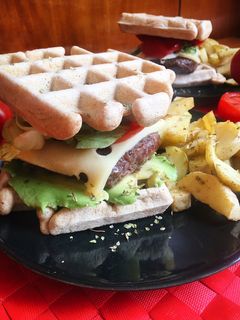 Una foto de Gofrefitburguers con patatas