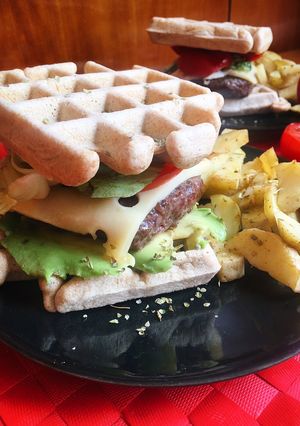 Una foto de Gofrefitburguers con patatas