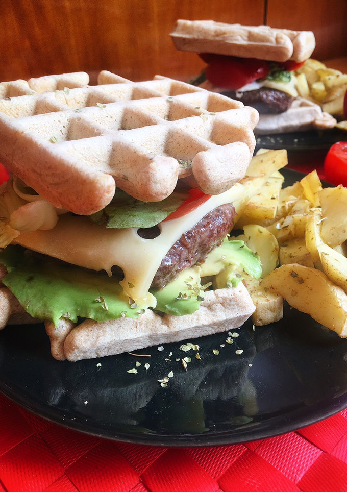 Una foto de Gofrefitburguers con patatas