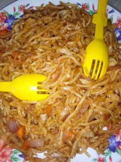 वेज हक्का नूडल्स (Veg Hakka Noodles recipe in Hindi) रेसिपी मुख्य फोटो