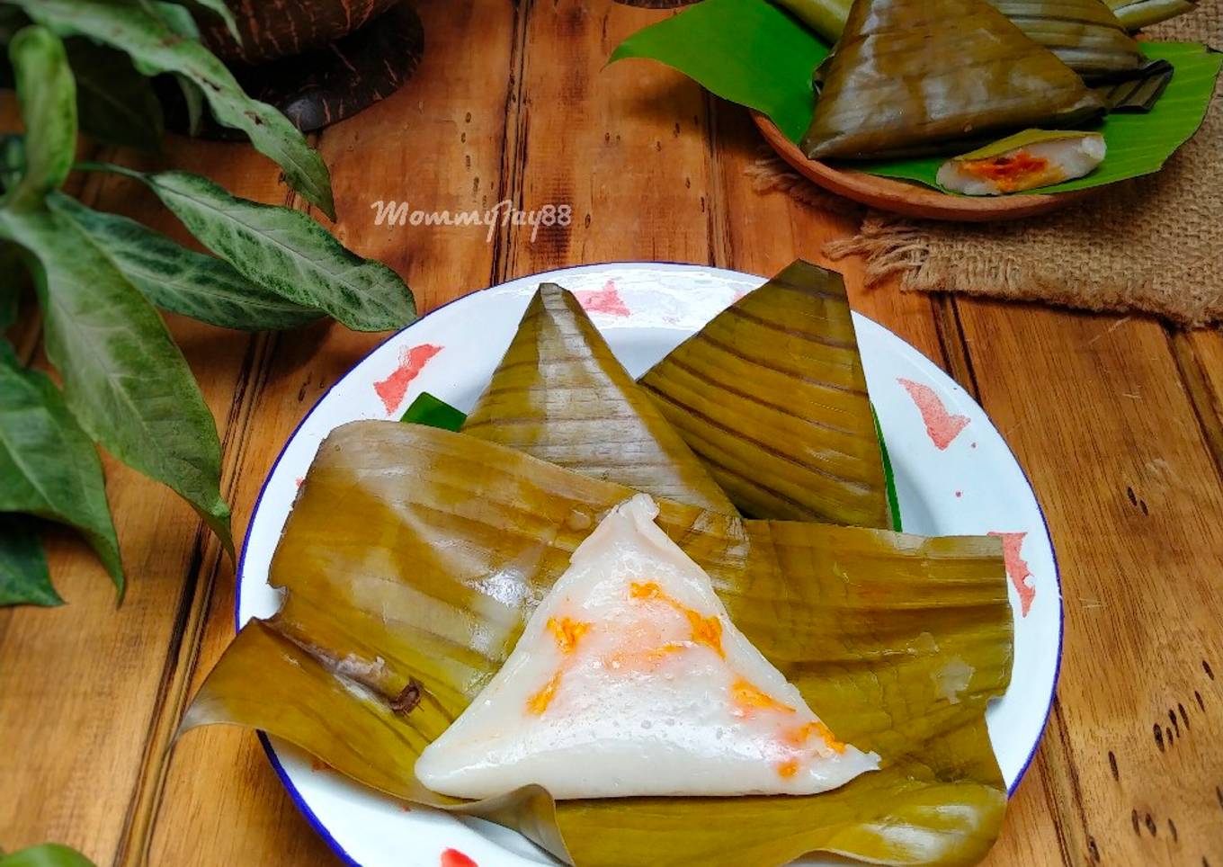 Kue Pisang Isi Ayam Pedas