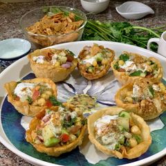 A picture of Katori Chaat/ Chana chaat in papri cups.
