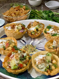 A picture of Katori Chaat/ Chana chaat in papri cups.
