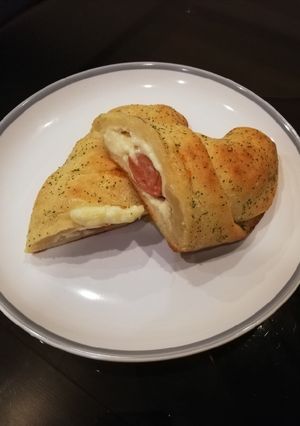 Virslis sajtos tekert kifli recept fotója