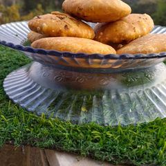 A picture of Matar kachori.