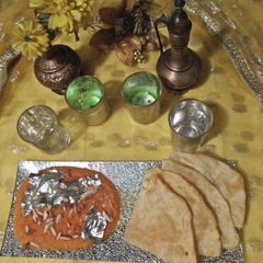 A picture of Soji ka halwa with puri.