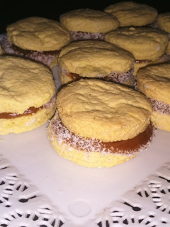 Una foto de Alfajores de maicena vegan fáciles y rápidos!