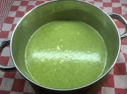 Une photo de soupe cresson