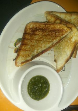 ग्रिल्ड सैंडविच बिना आलू के (Grilled sandwich bina aloo ke recipe in Hindi) रेसिपी मुख्य फोटो