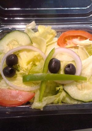 A picture of Traditional Garden Salad.