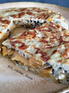 Una foto de Tortilla de boniato y berenjena con Roquefort