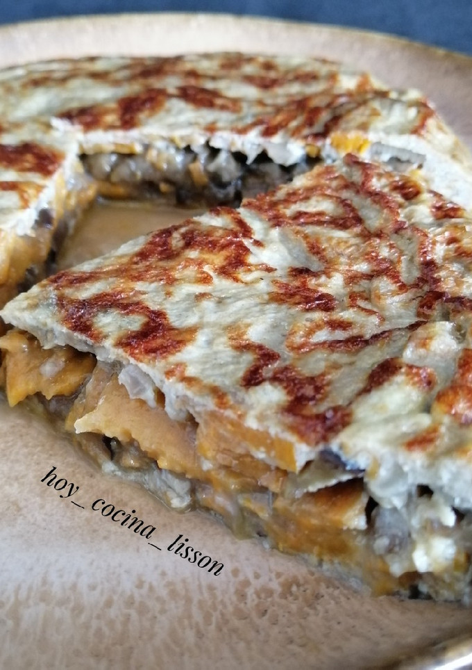 Una foto de Tortilla de boniato y berenjena con Roquefort
