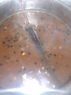 A picture of Tamarind chutney.