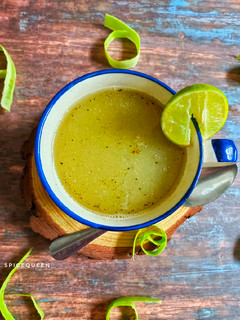 દૂધી સરગવા નું સૂપ (Dudhi Saragva Soup Recipe In Gujarati) રેસીપી મુખ્ય ફોટો
