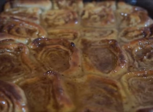 صورة لوصفة سينابون 🍩 بكل انواع الصوصات 🥞
