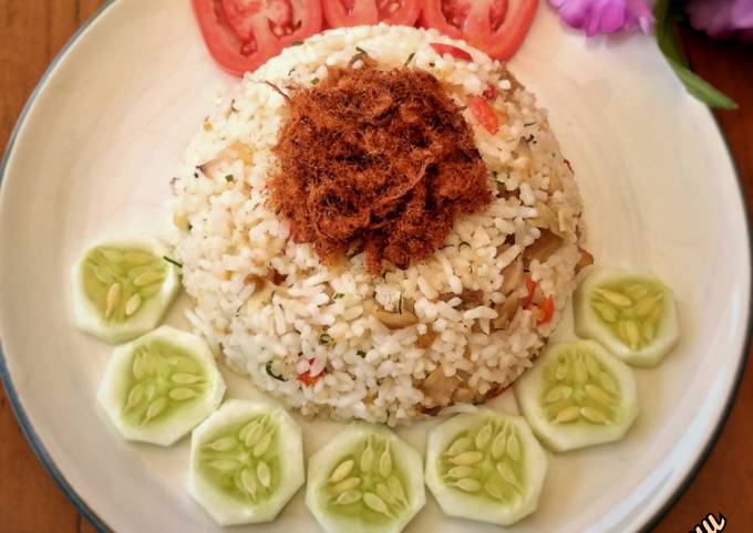 Langkah Mudah untuk Menyiapkan Nasi Goreng Daun Jeruk Enak dan Mudah Anti Gagal