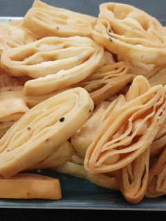 A picture of Layered Namak Para - Layered Nimki.