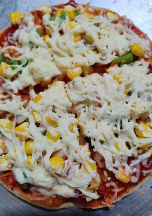 વેજ પિઝા(Veg pizza recipe in gujarati) રેસીપી મુખ્ય ફોટો