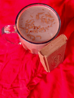 હોટ ચોકલેટ (Hot chocolate Recipe in Gujrati) રેસીપી મુખ્ય ફોટો