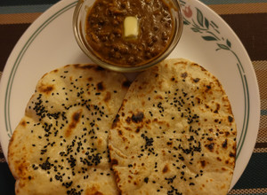 A picture of Naan and Dal Makhani.