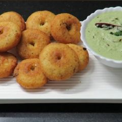 A picture of Farali Medu Vada for Vrat (Fasting).