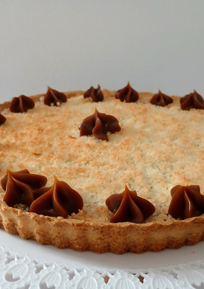 Una foto de Tarta de coco y dulce de leche 🥥