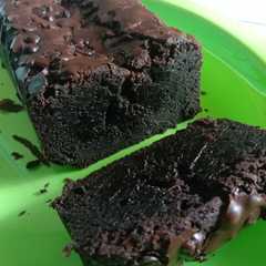 A picture of Brownis panggang shiny crust.